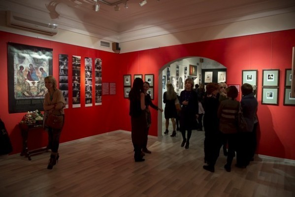 Неизвестные фотографии Андрея Тарковского и рисунки Отара Иоселиани на выставке "Ближний круг"
